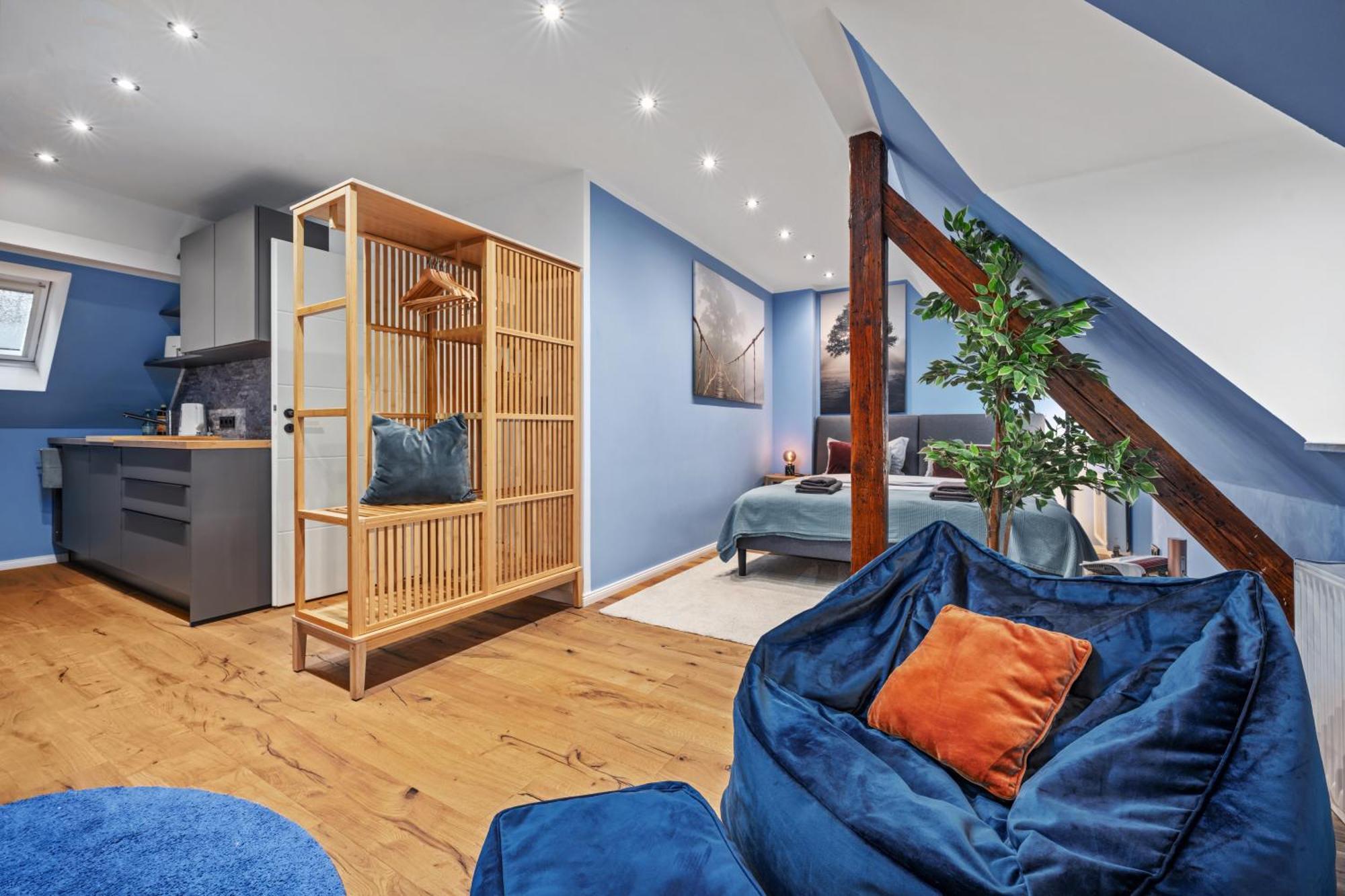 Edler Wohnraum Modernes Vorstadtstudio Mit Emma-Bett, Garten & Kaffeevollautomat Zwickau Bagian luar foto