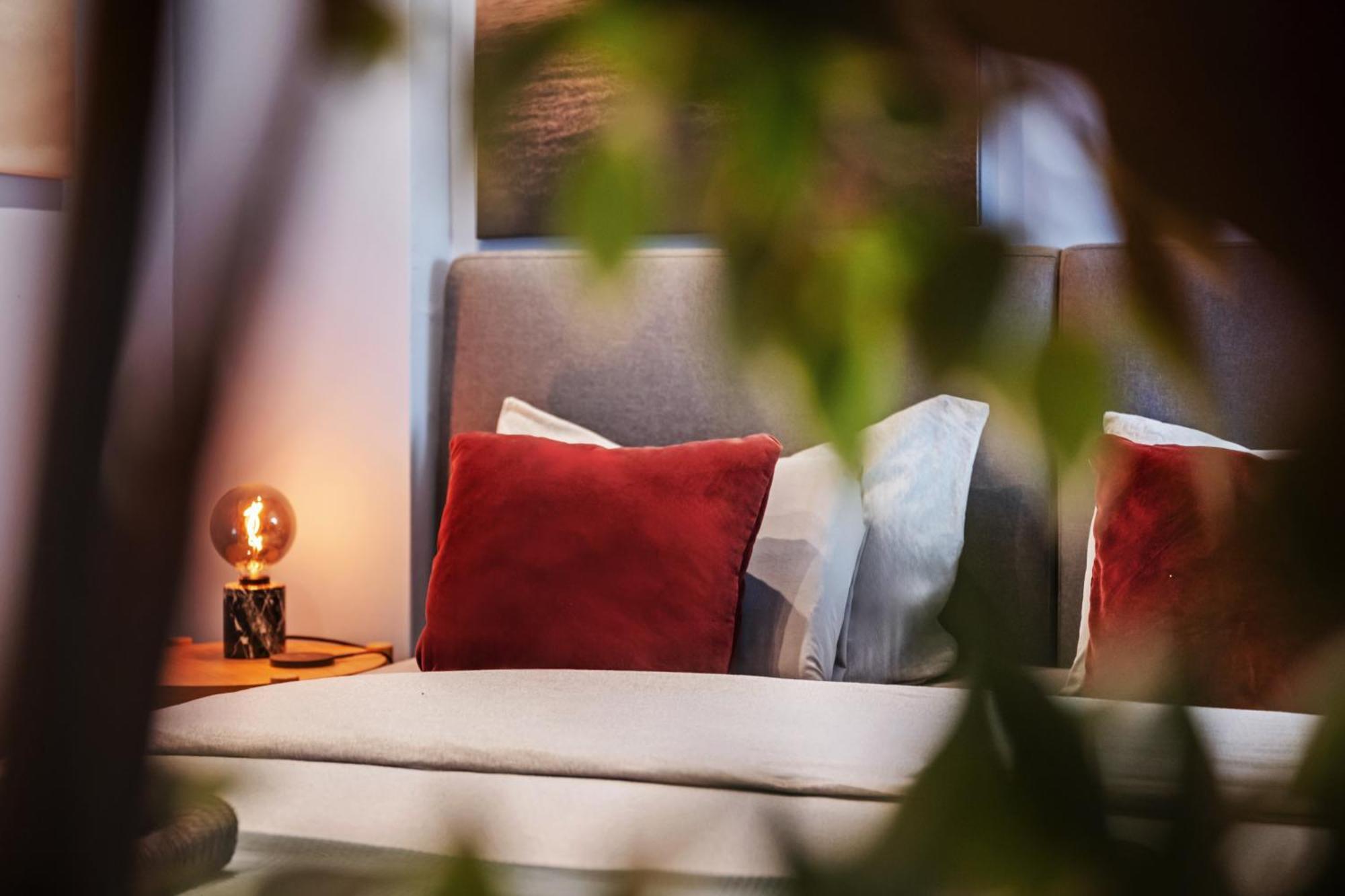 Edler Wohnraum Modernes Vorstadtstudio Mit Emma-Bett, Garten & Kaffeevollautomat Zwickau Bagian luar foto